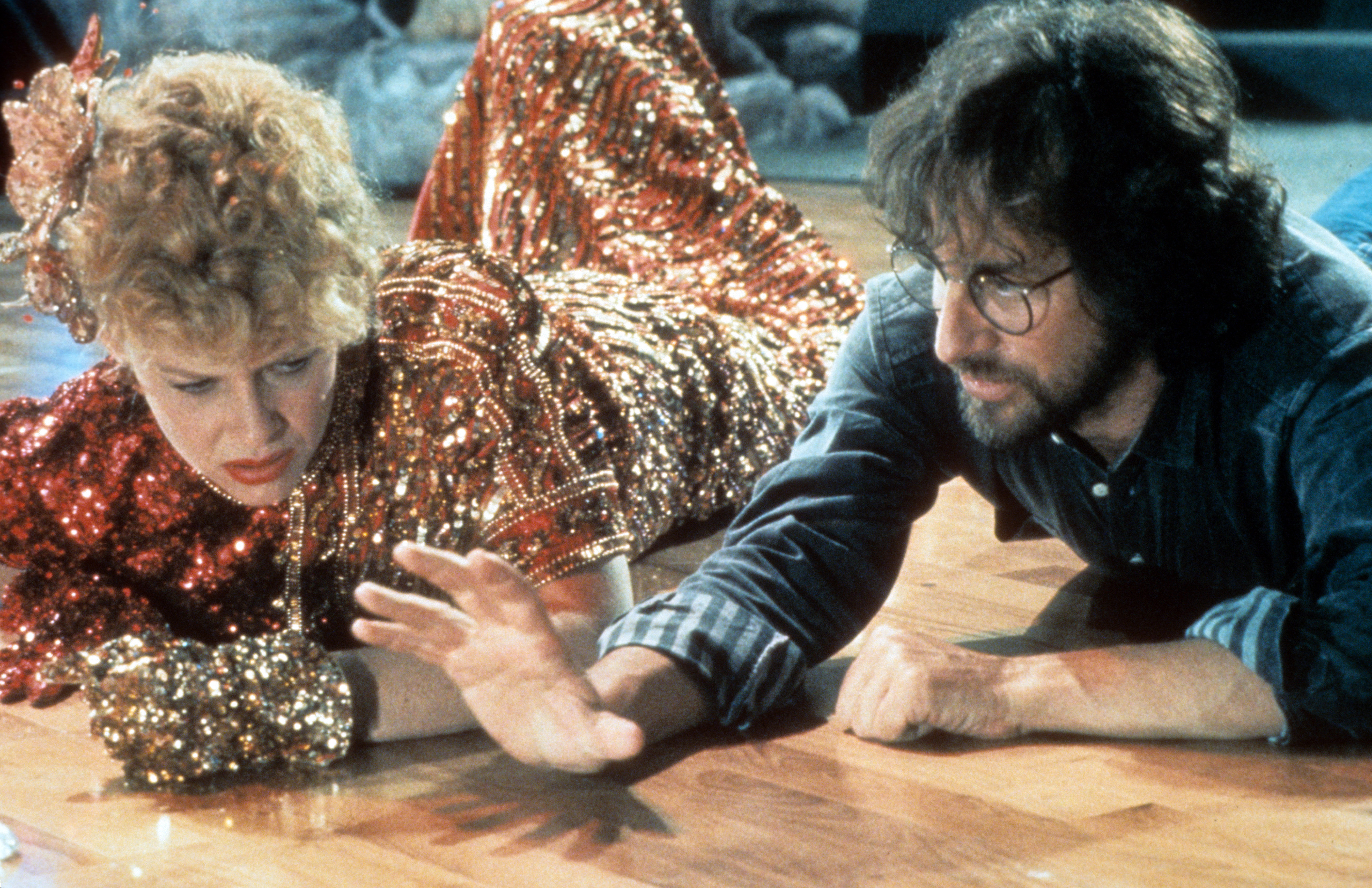 Still of Steven Spielberg and Kate Capshaw in Indiana Dzounsas ir lemties sventykla (1984)