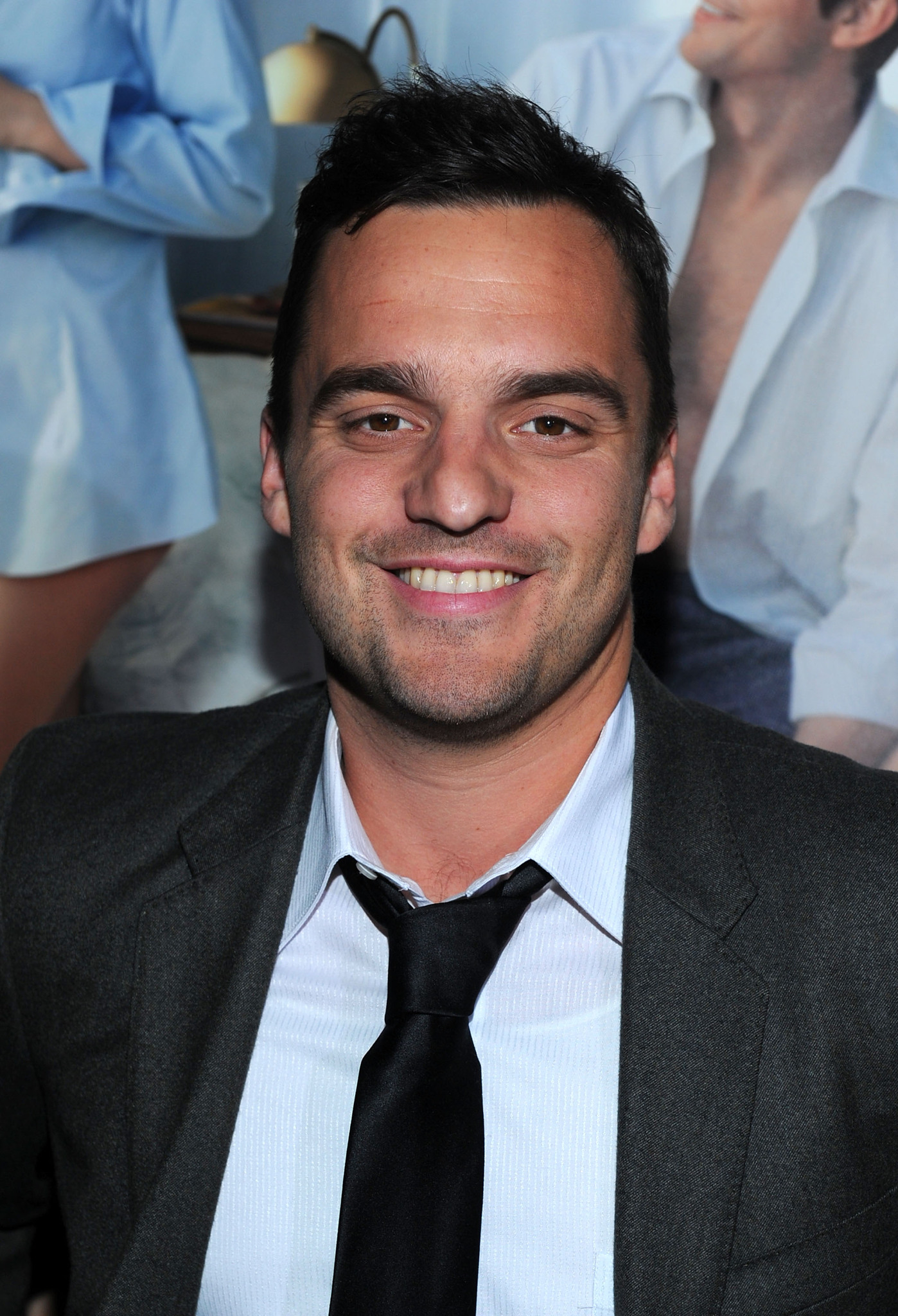 Jake Johnson at event of Be isipareigojimu (2011)