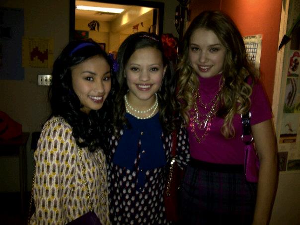 Emilija with Jasmine Chan and Sarah Jeffery on the set of Aliens in the House