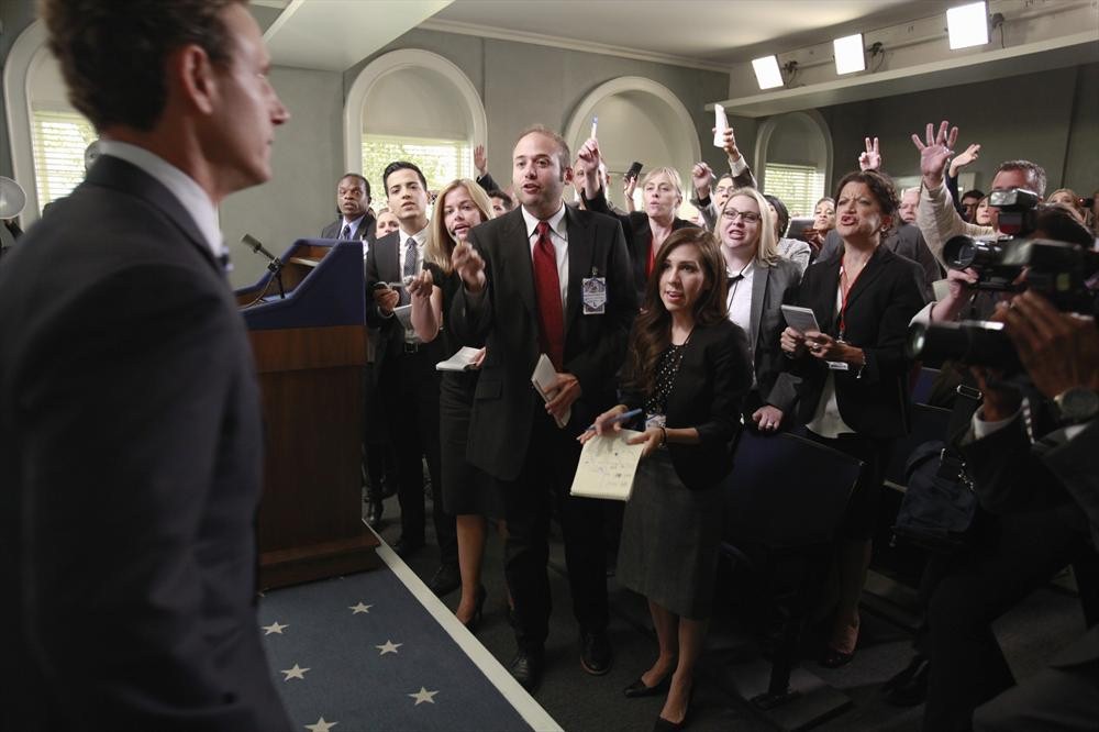 Still of Tony Goldwyn, Sandra Gonzalez, Debra Birnbaum, Natalie Abrams and Jarett Wieselman in Scandal (2012)