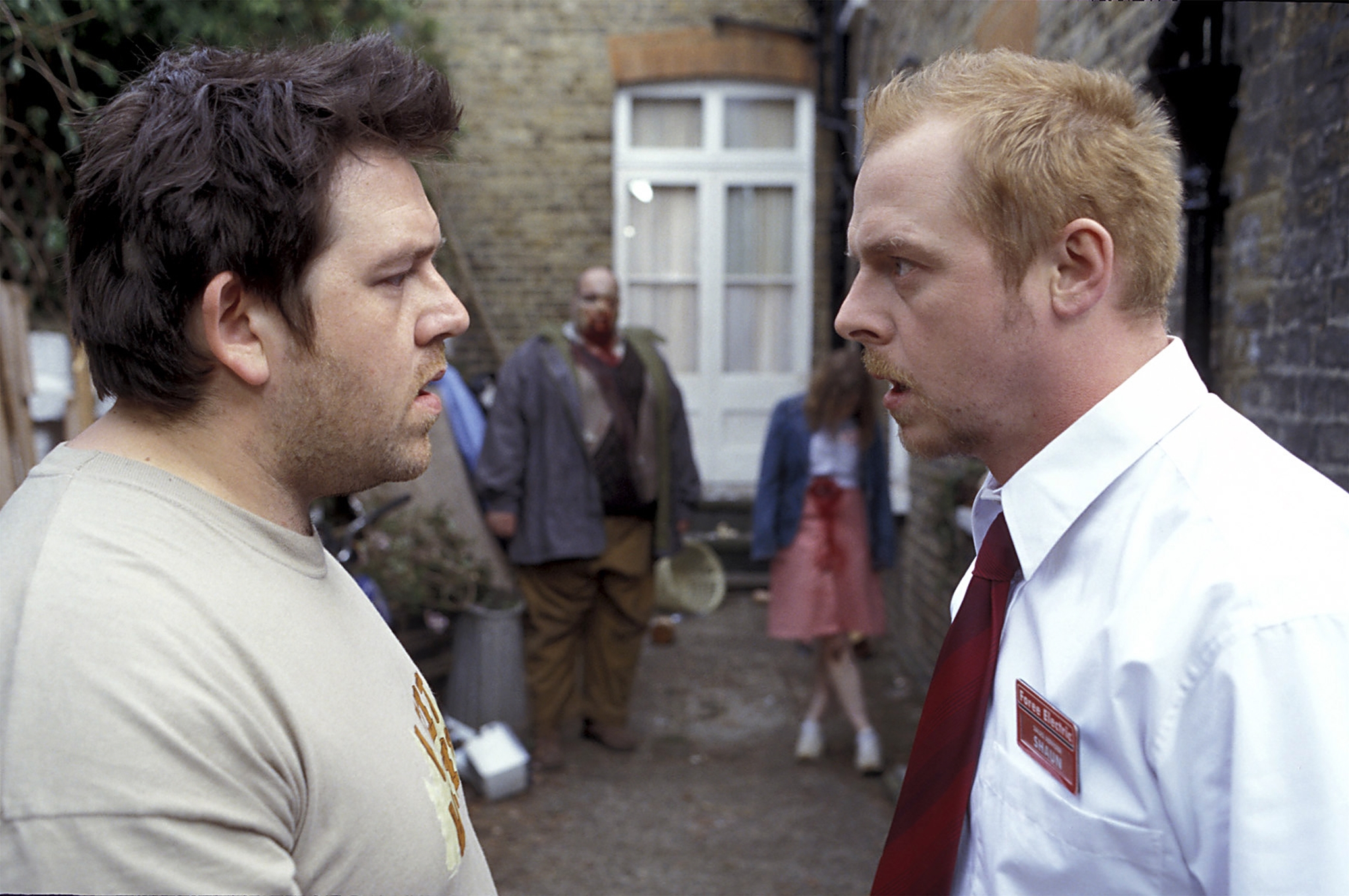 Still of Nick Frost and Simon Pegg in Shaun of the Dead (2004)