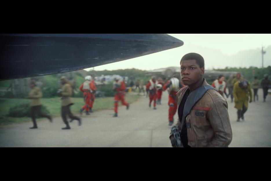 Still of John Boyega in Zvaigzdziu karai: galia nubunda (2015)