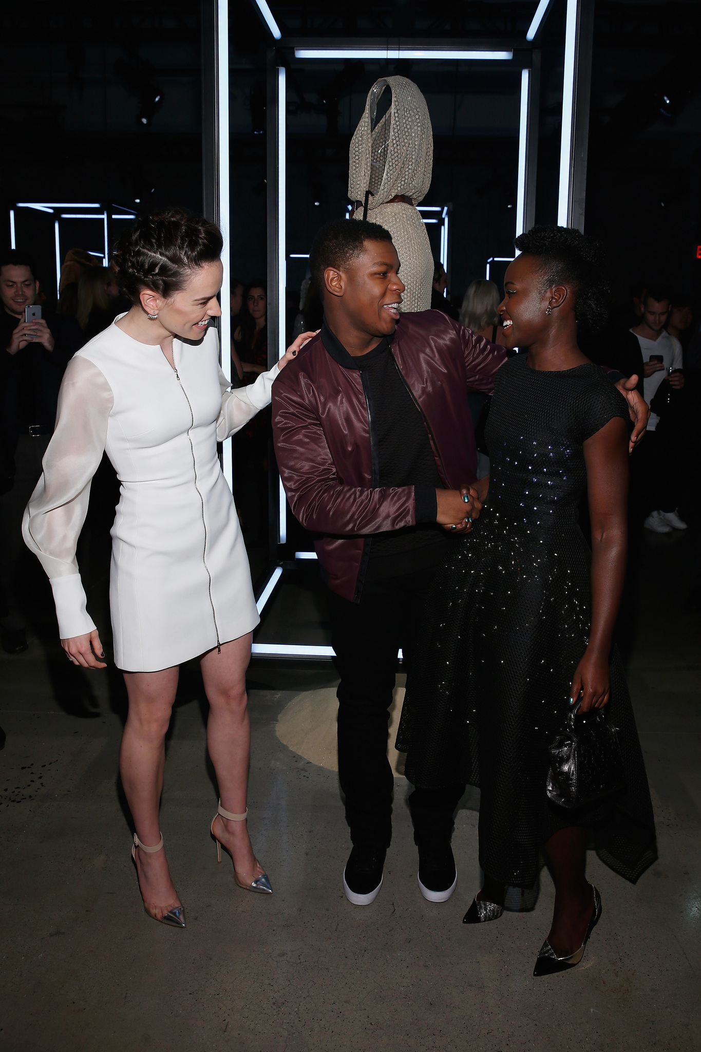 Lupita Nyong'o, John Boyega and Daisy Ridley at event of Zvaigzdziu karai: galia nubunda (2015)