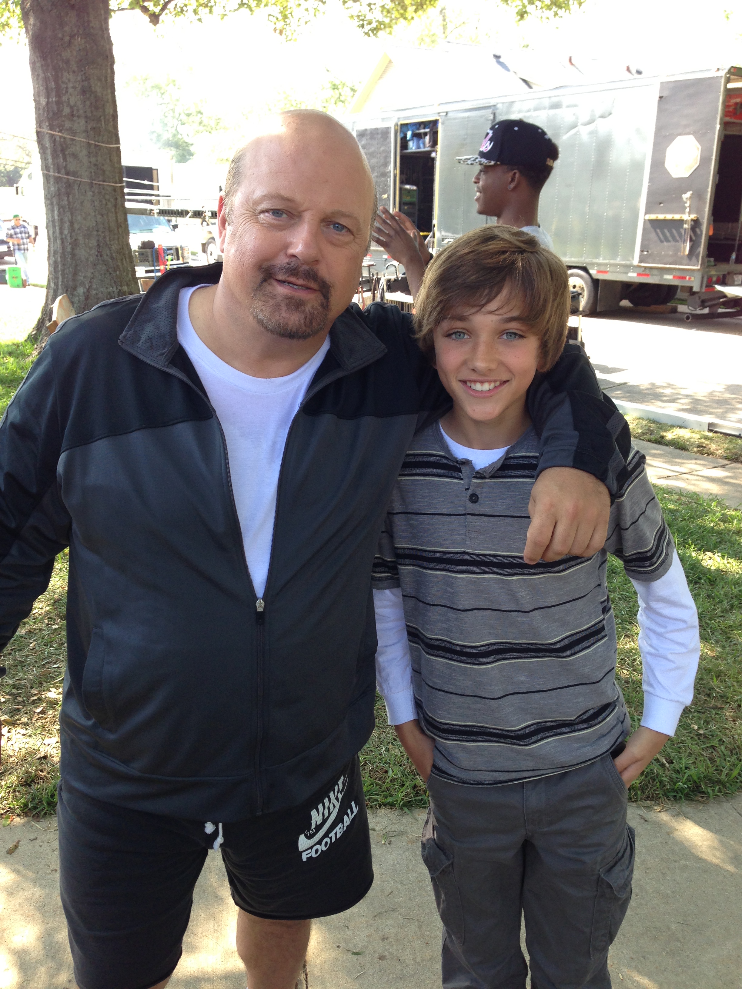 Gavin Casalegno and Michael Chiklis on the set of When the Game Stands Tall