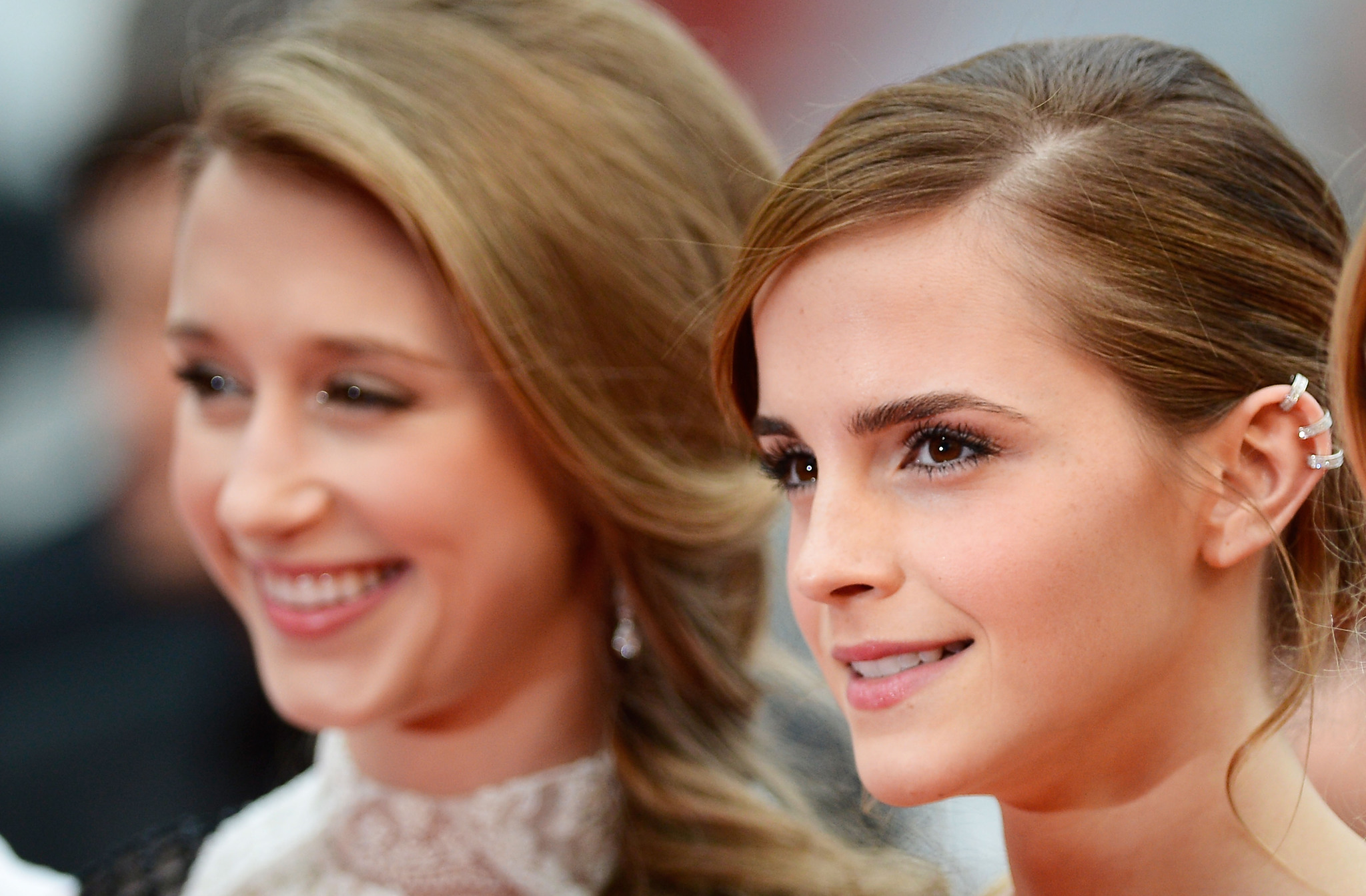Emma Watson and Taissa Farmiga at event of Elitinis jaunimas (2013)