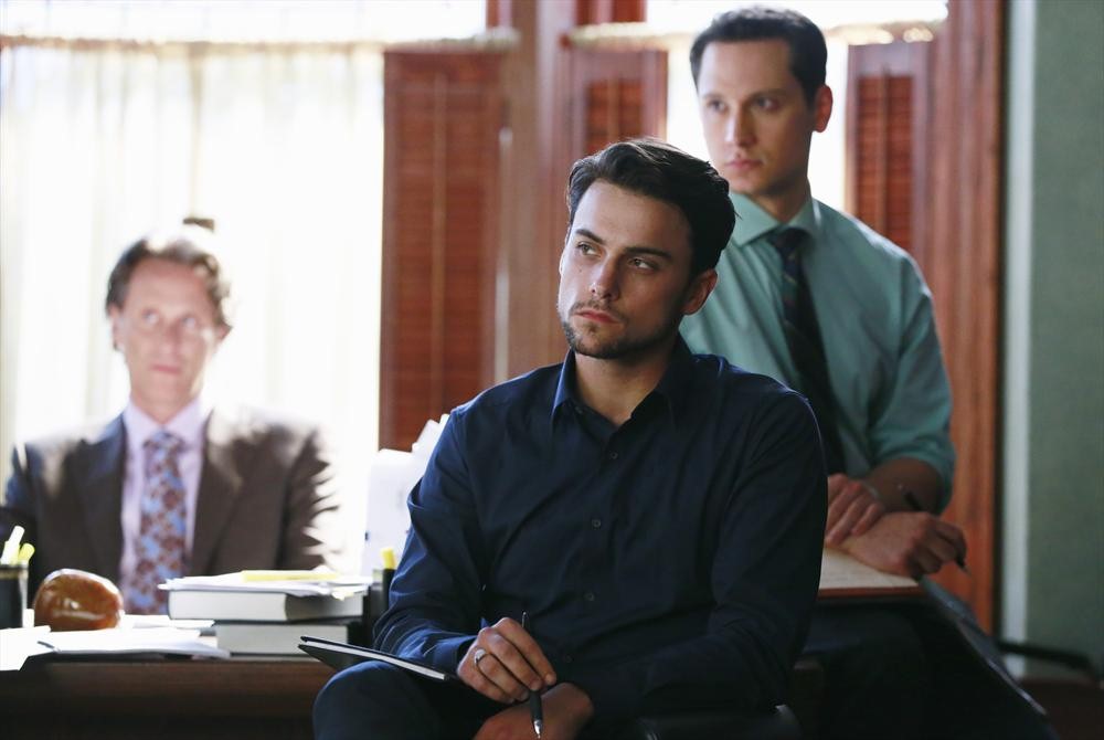 Still of Matt McGorry and Jack Falahee in How to Get Away with Murder (2014)