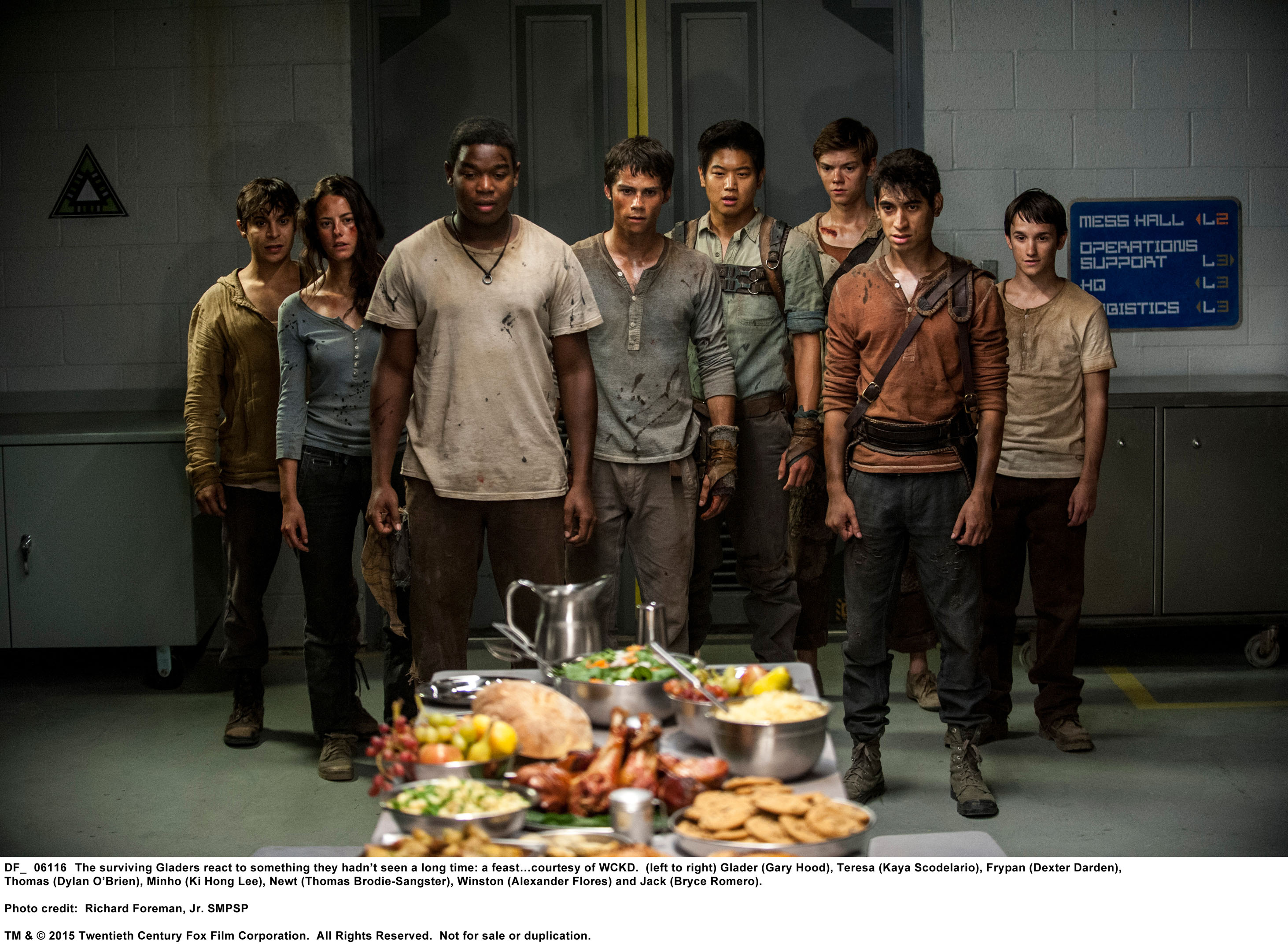 Still of Thomas Brodie-Sangster, Alexander Flores, Kaya Scodelario, Dexter Darden, Dylan O'Brien, Ki Hong Lee, Bryce Romero and Gary Hood in Begantis labirintu: isbandymai ugnimi (2015)