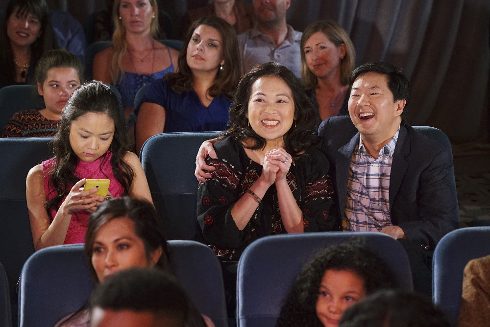 Still of Ken Jeong, Suzy Nakamura and Krista Marie Yu in Dr. Ken (2015)