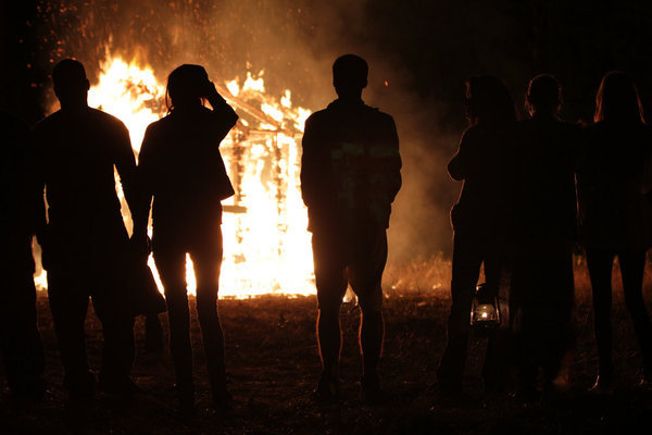 Still of Miljan Milosevic, Sabina Akhmedova and Neeko Skervin in Siberia (2013)