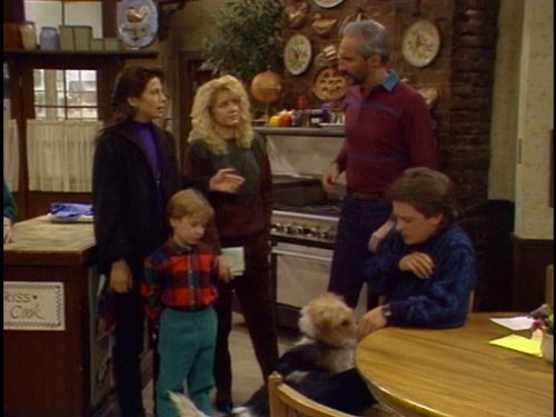 Still of Michael J. Fox, Justine Bateman, Tina Yothers, Brian Bonsall and Michael Gross in Family Ties (1982)