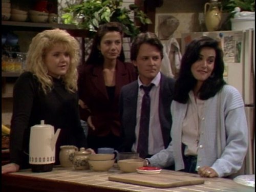 Still of Michael J. Fox, Justine Bateman, Courteney Cox and Tina Yothers in Family Ties (1982)