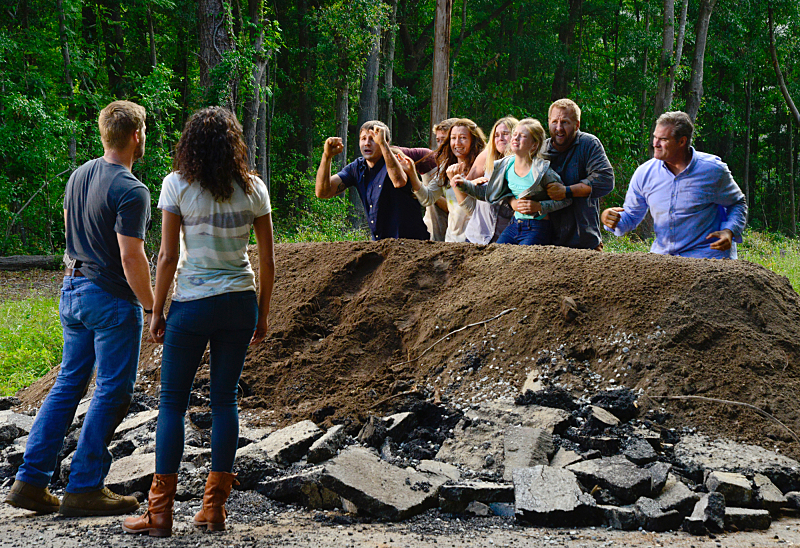 Still of Mike Vogel and Kylie Bunbury in Under the Dome (2013)