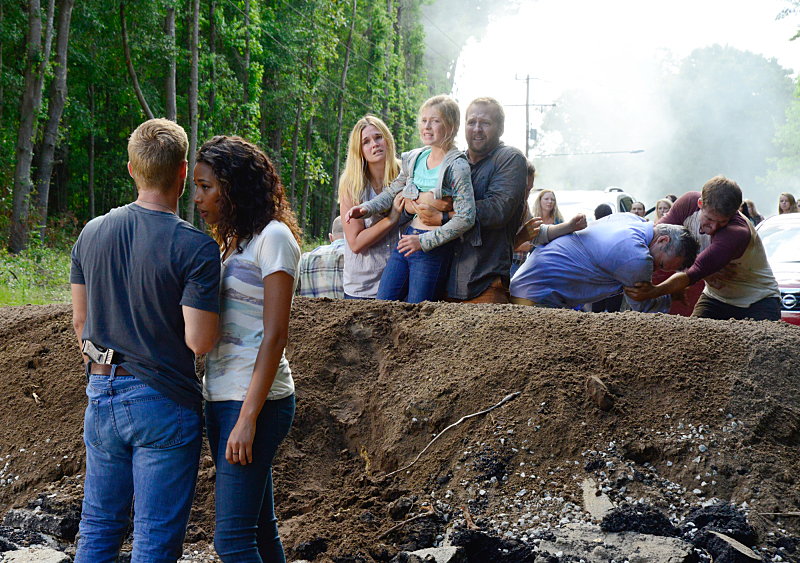 Still of Mike Vogel and Kylie Bunbury in Under the Dome (2013)