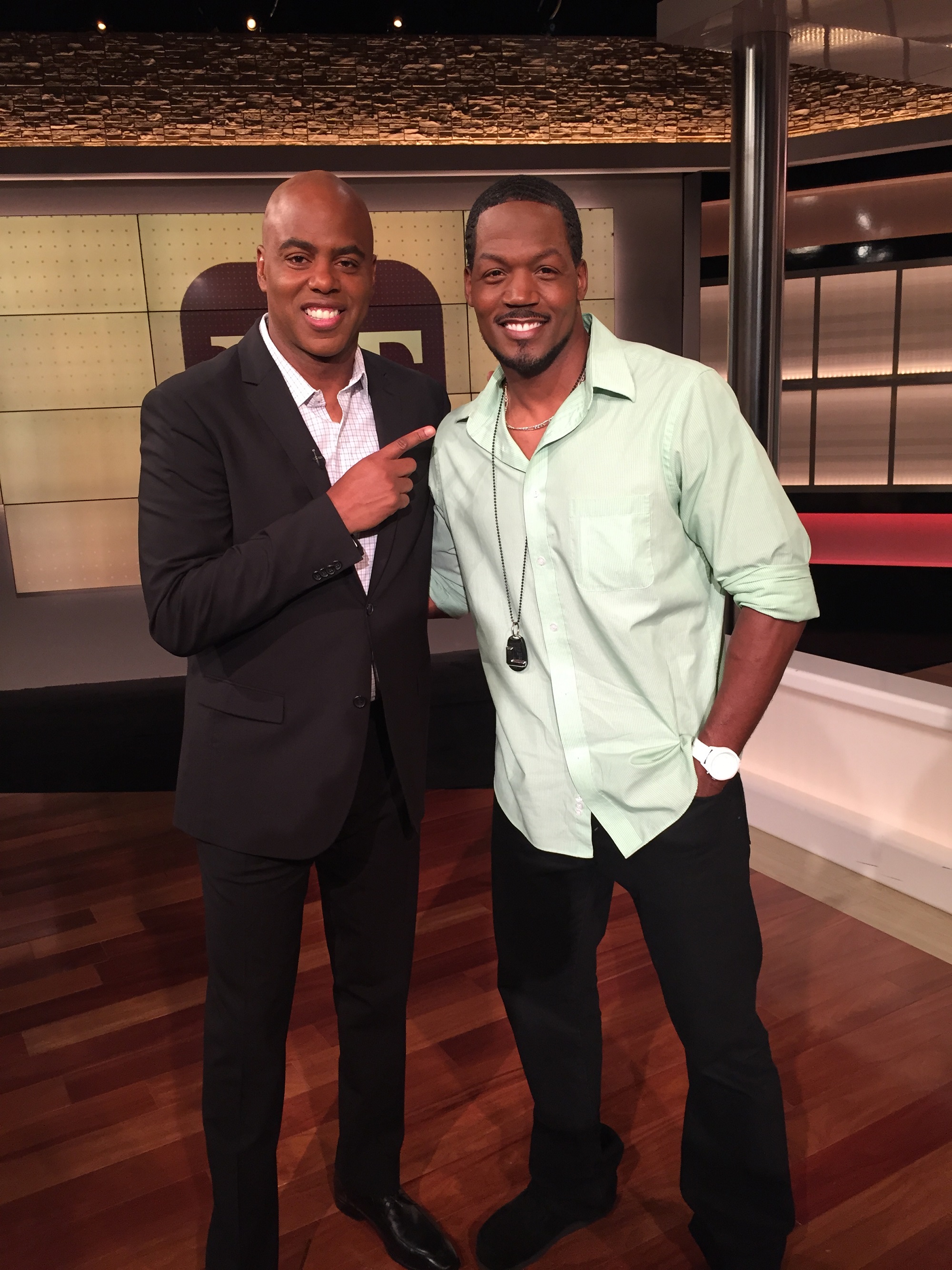 TC with Kevin Frazier on the set of ET