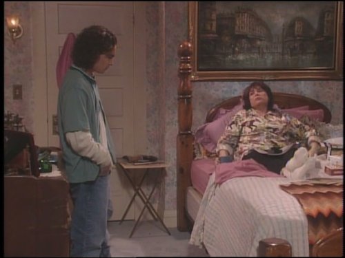 Still of Roseanne Barr and Johnny Galecki in Roseanne (1988)