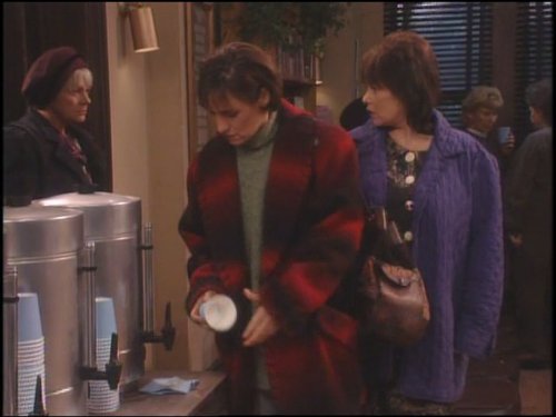 Still of Roseanne Barr, Laurie Metcalf and Estelle Parsons in Roseanne (1988)