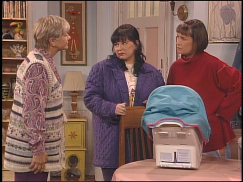 Still of Roseanne Barr, Laurie Metcalf and Estelle Parsons in Roseanne (1988)