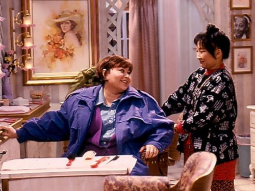 Still of Roseanne Barr and Lori Tan Chinn in Roseanne (1988)