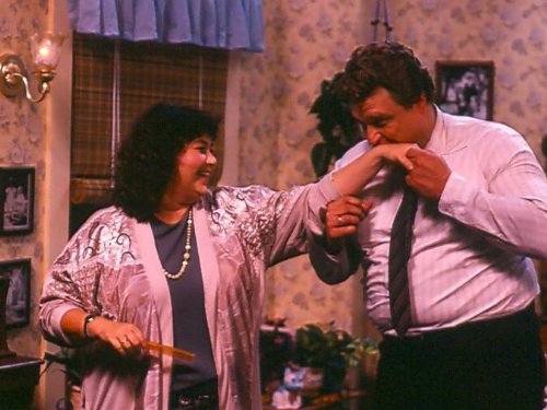 Still of John Goodman and Roseanne Barr in Roseanne (1988)