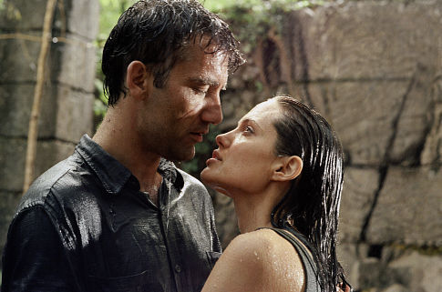 Still of Angelina Jolie and Clive Owen in Beyond Borders (2003)