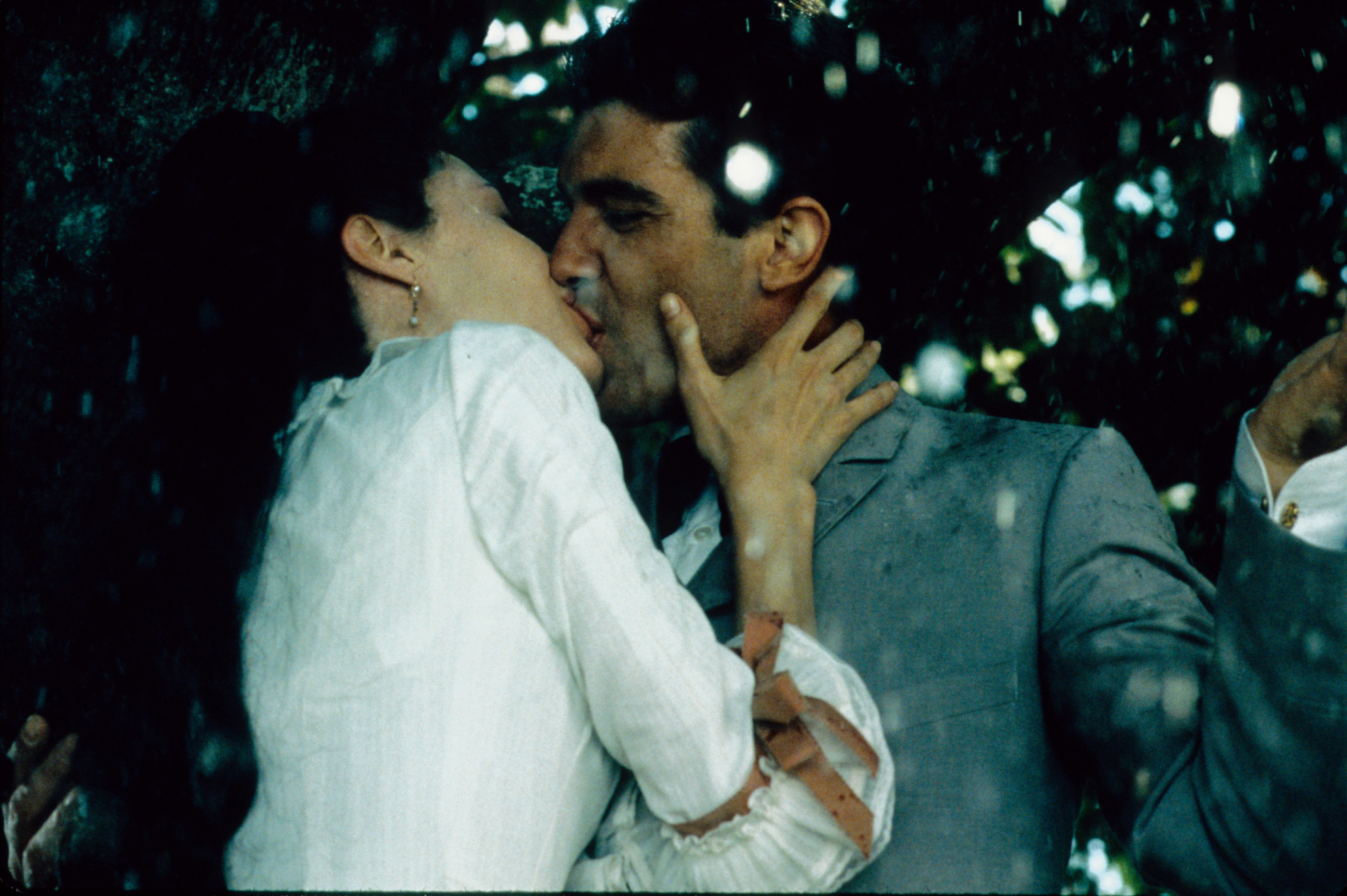 Still of Antonio Banderas and Angelina Jolie in Original Sin (2001)