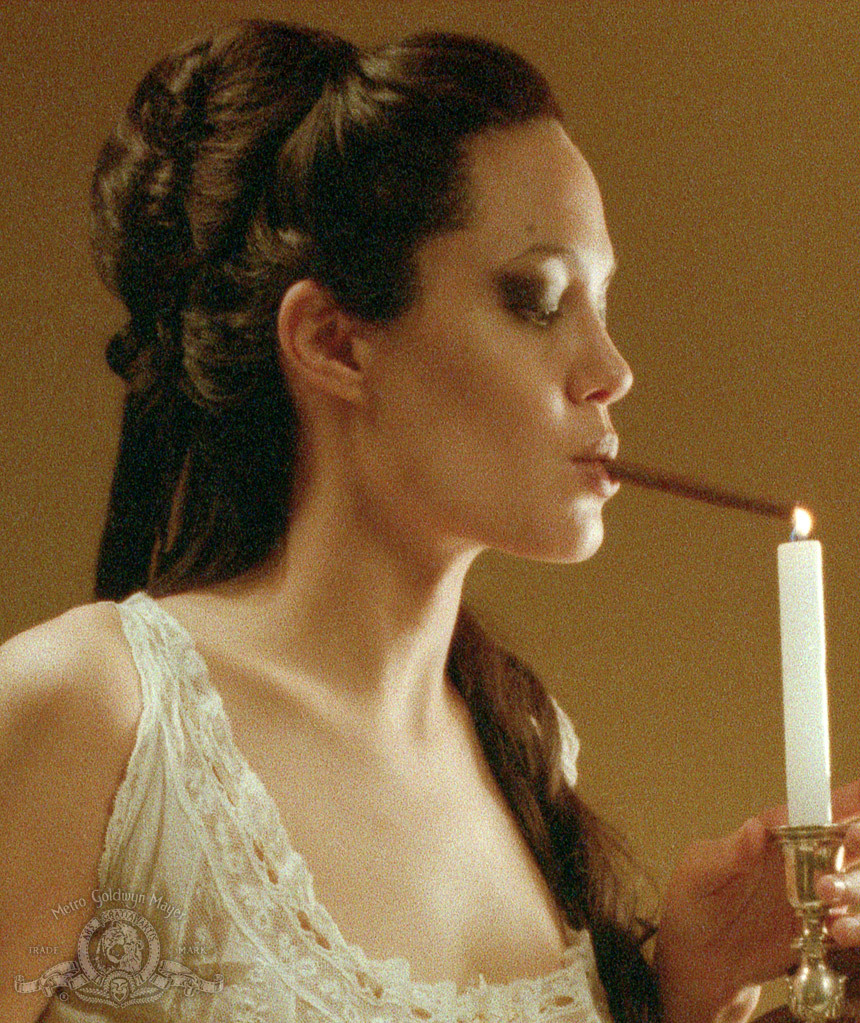 Still of Angelina Jolie in Original Sin (2001)