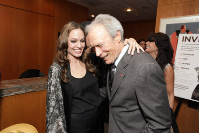 Clint Eastwood and Angelina Jolie at event of Nenugalimas (2009)
