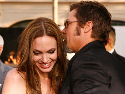 Brad Pitt and Angelina Jolie at event of Negarbingi sunsnukiai (2009)