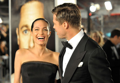 Brad Pitt and Angelina Jolie at event of Keista Bendzamino Batono istorija (2008)