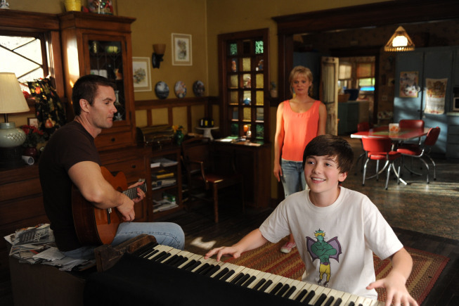 Still of Martha Plimpton, Garret Dillahunt, Ray Mickshaw, Jimmy Guest and Greyson Chance in Mazyle Houp (2010)