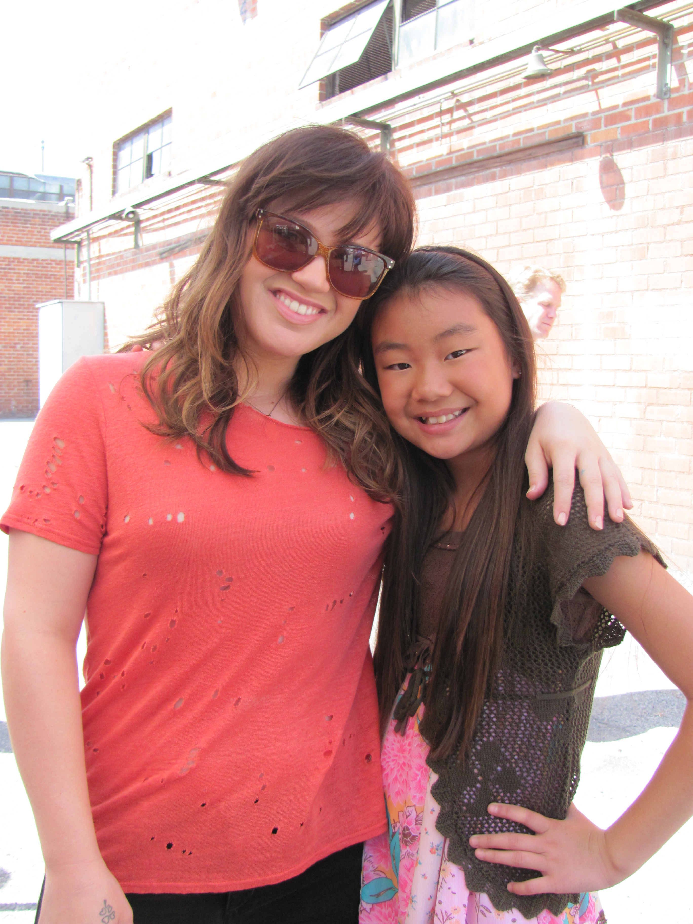 Victoria Grace with Kelly Clarkson on set making the 