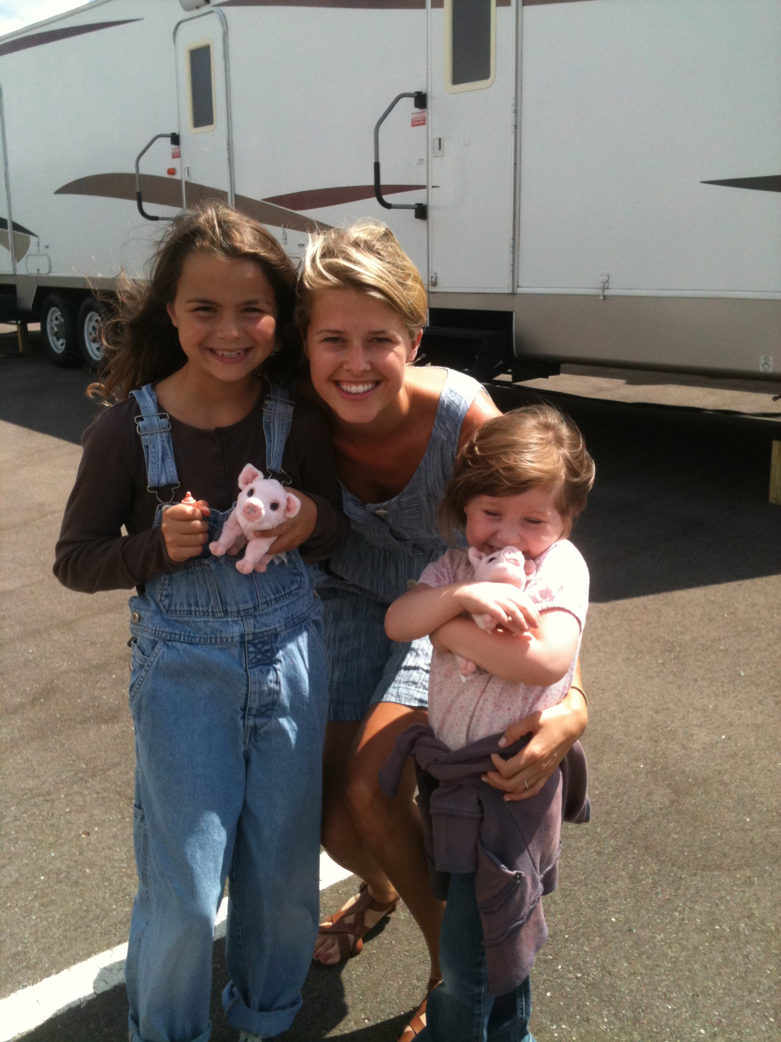 Ella Anderson, Jacquelyn Evola and Sarah Wright on the set of Touchback