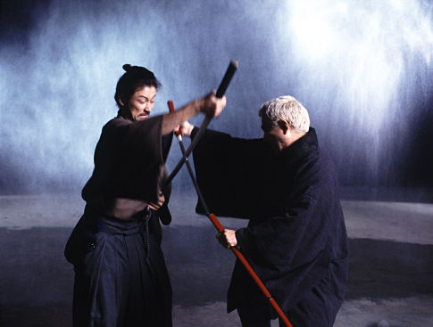 Still of Takeshi Kitano and Tadanobu Asano in Zatôichi (2003)