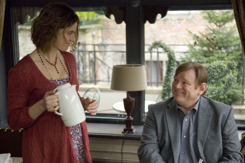 Still of Brendan Gleeson and Thekla Reuten in Reikalai Briugeje (2008)