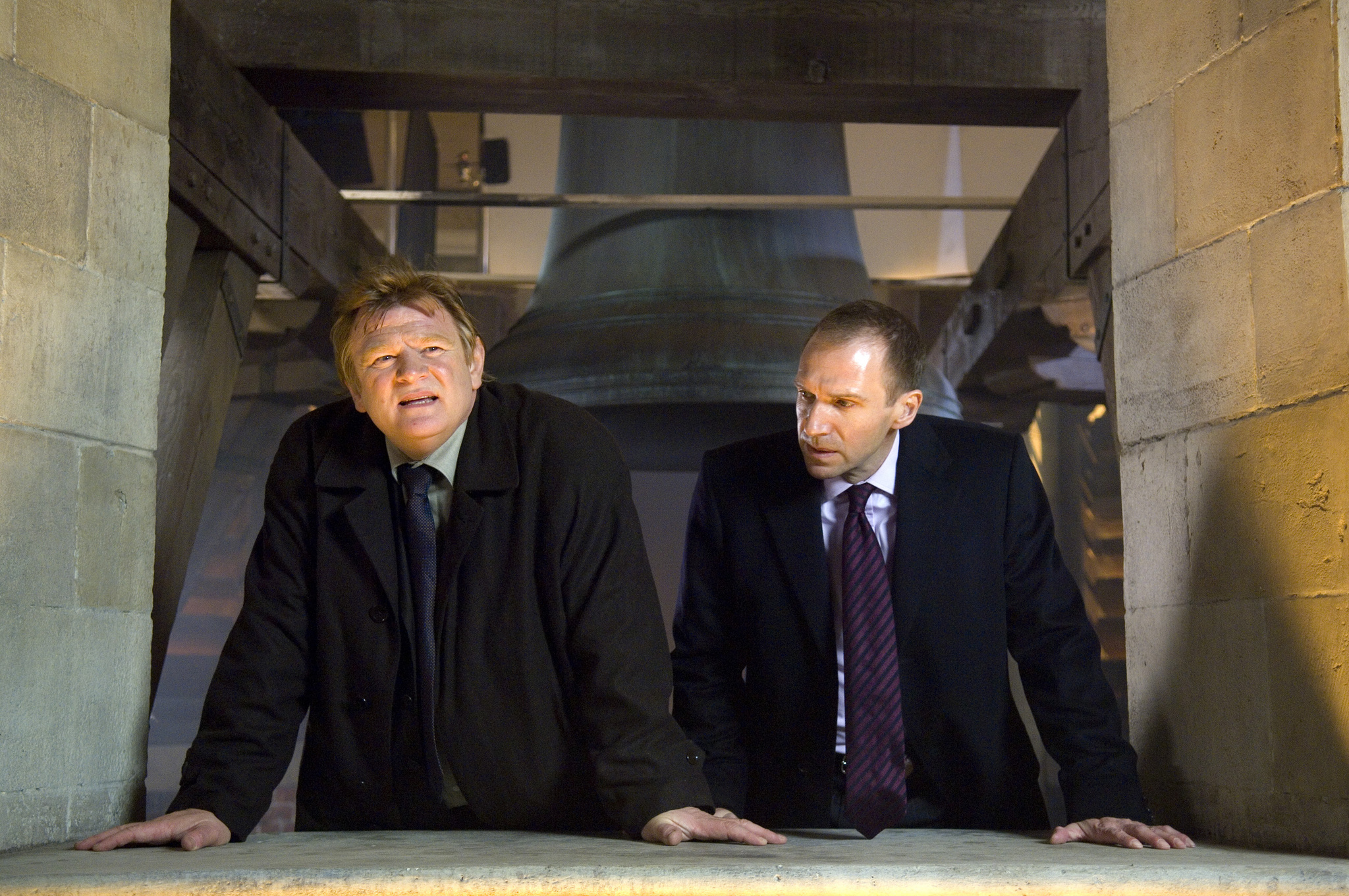 Still of Ralph Fiennes and Brendan Gleeson in Reikalai Briugeje (2008)