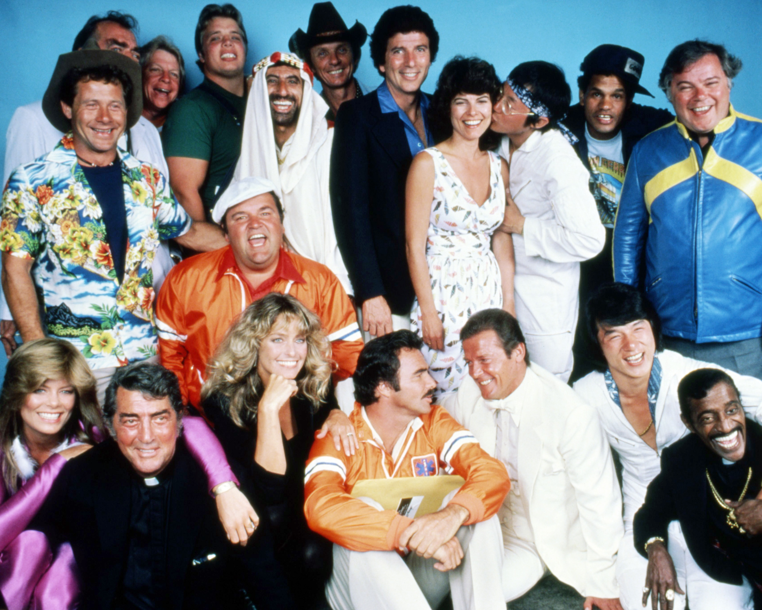 Still of Adrienne Barbeau, Jackie Chan, Farrah Fawcett, Roger Moore, Burt Reynolds, Dom DeLuise, Jack Elam, Dean Martin, Sammy Davis Jr., Rick Aviles, Warren Berlinger, Tara Buckman, Bert Convy, Jamie Farr, Michael Hui, Joe Klecko, Hal Needham, Mel Tillis and Alfie Wise in The Cannonball Run (1981)