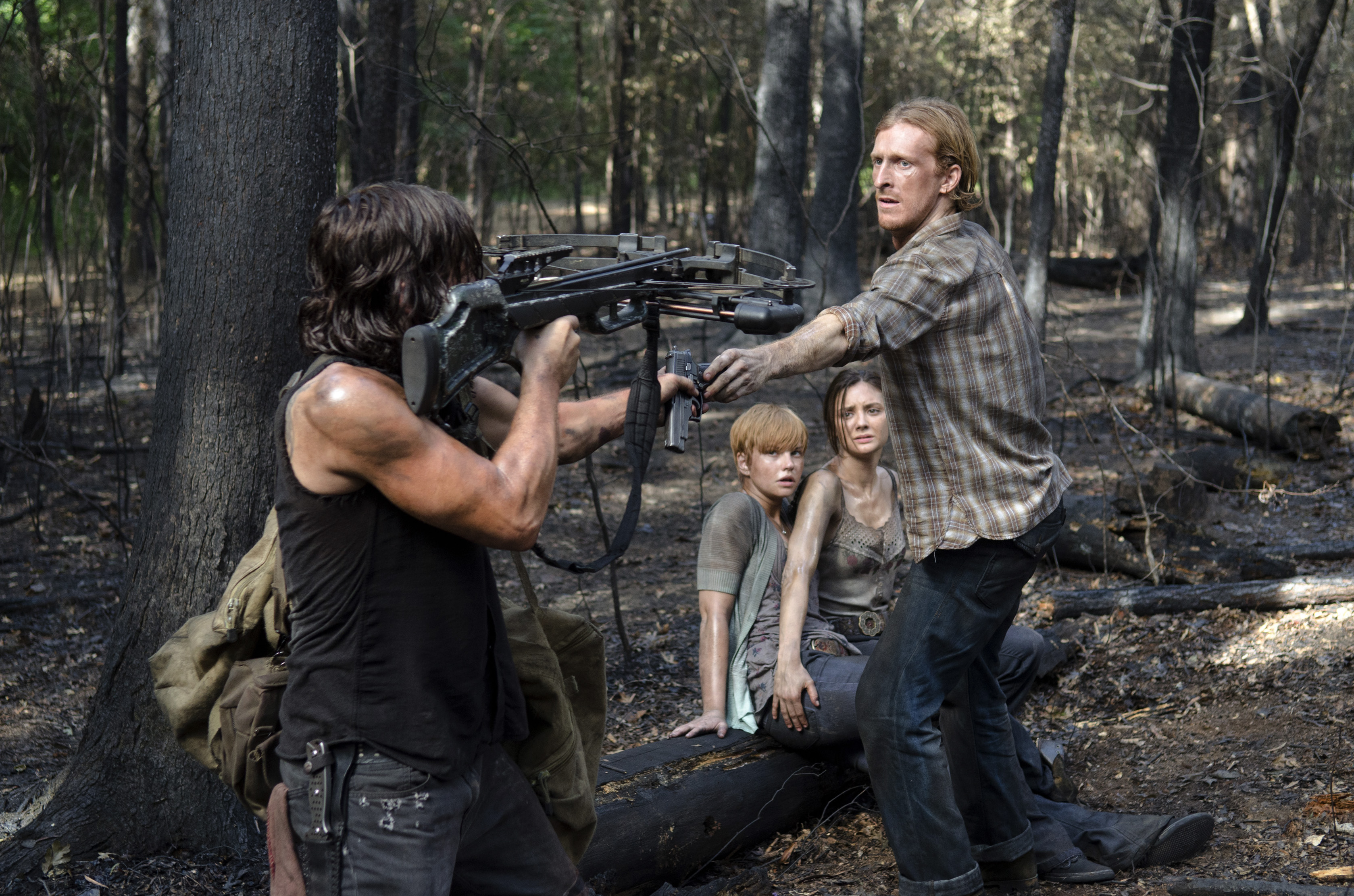 Still of Norman Reedus, Christine Evangelista, Austin Amelio and Liz E. Morgan in Vaiksciojantys negyveliai (2010)