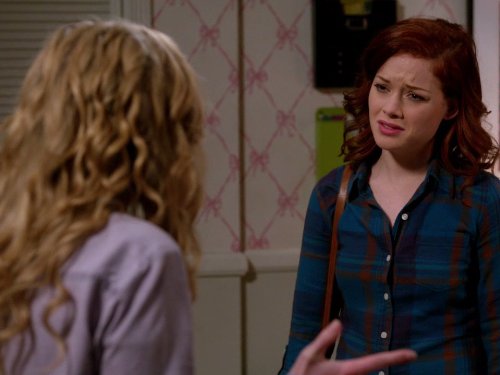 Still of Allie Grant and Jane Levy in Suburgatory (2011)