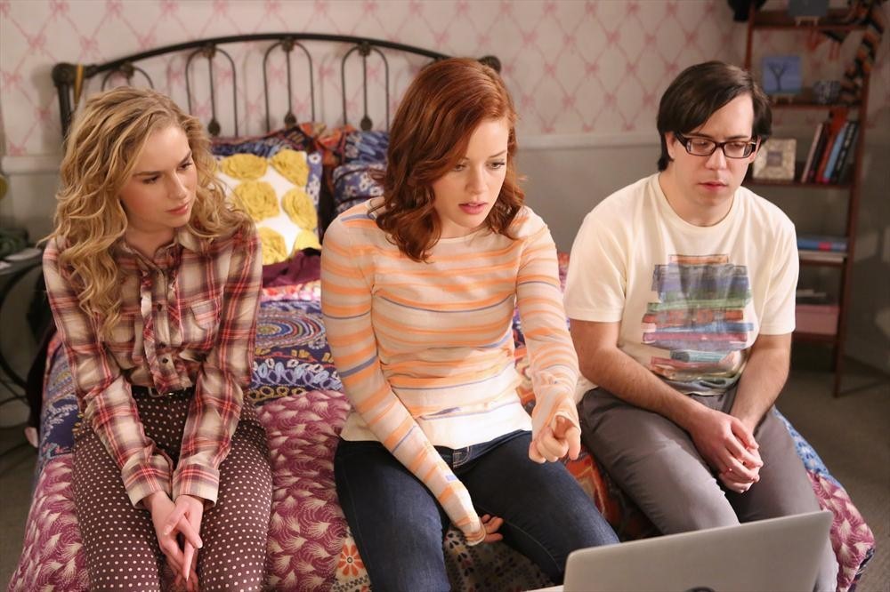 Still of Ely Henry, Allie Grant and Jane Levy in Suburgatory (2011)