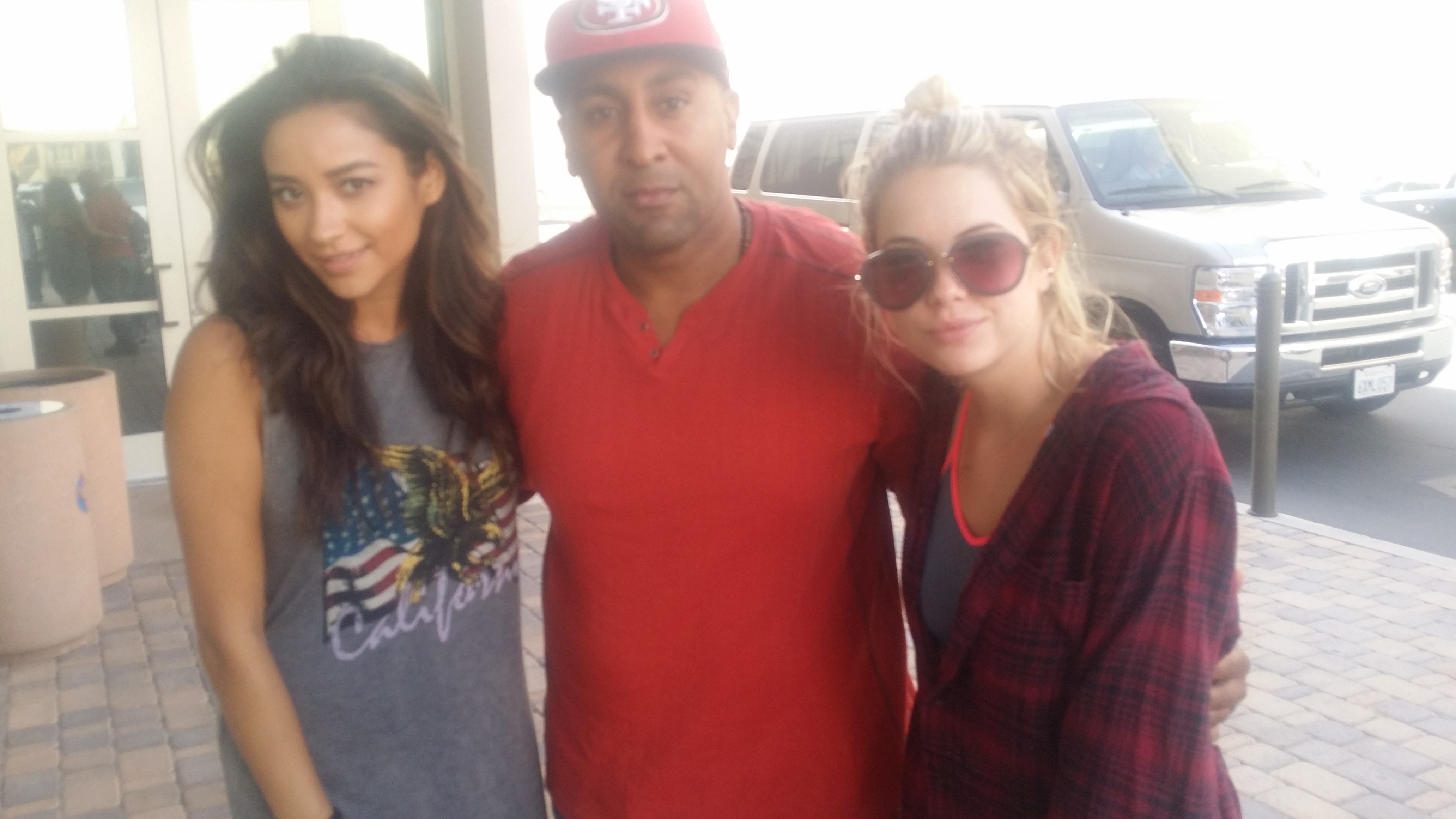 Shay Mitchell, Exie Booker, Ashley Benson table read Pretty little liars