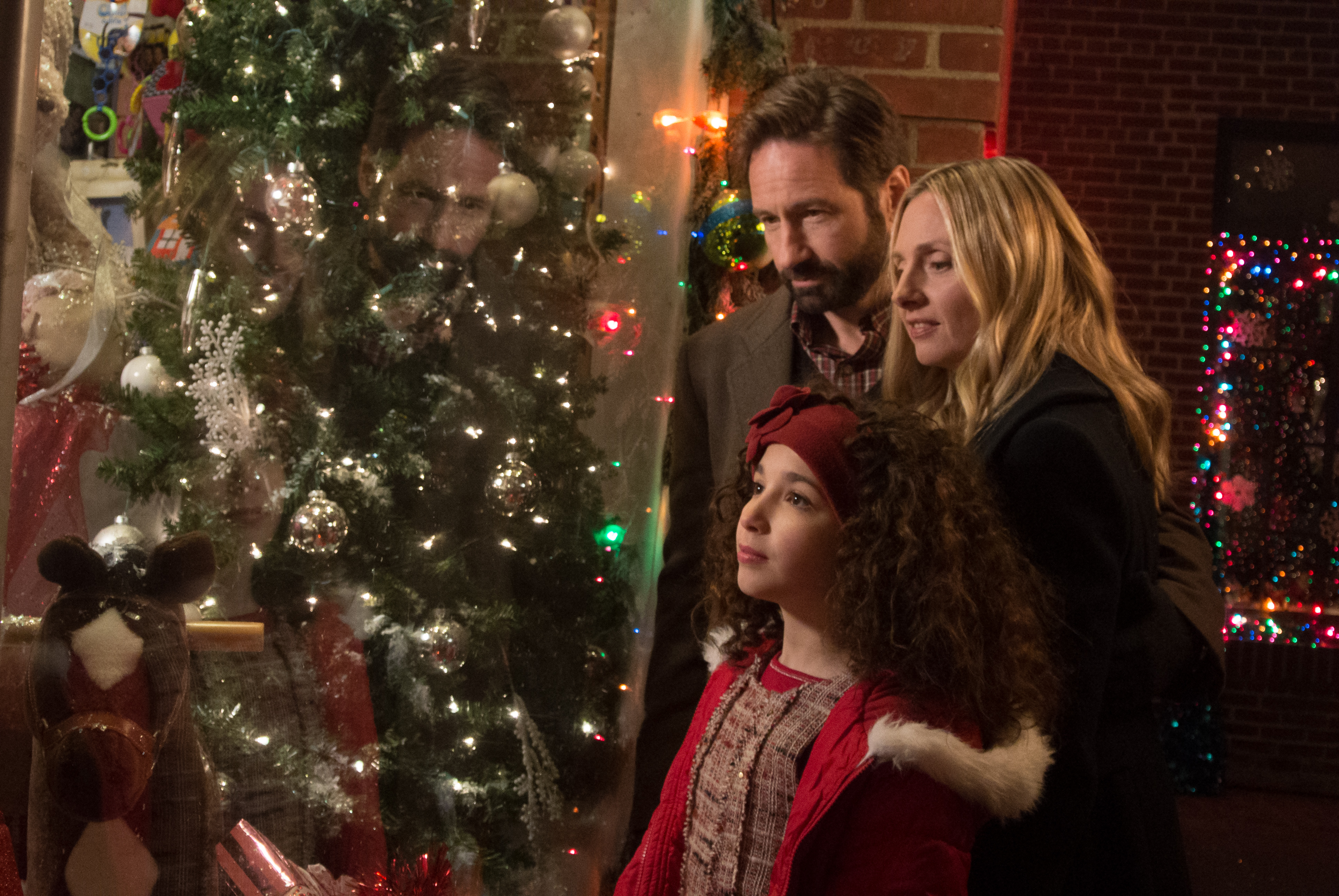 Still of David Duchovny, Hope Davis and Olivia Steele Falconer in Louder Than Words (2013)