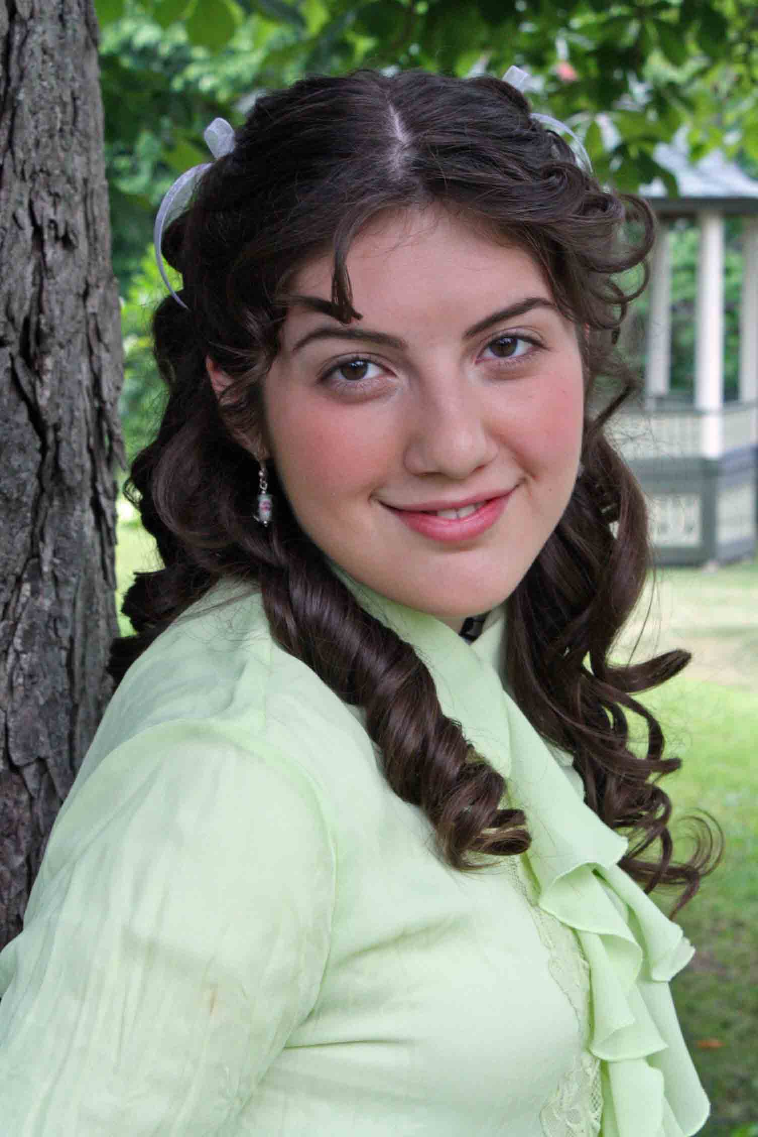 Actress Mary Rose Maher as Leonie.