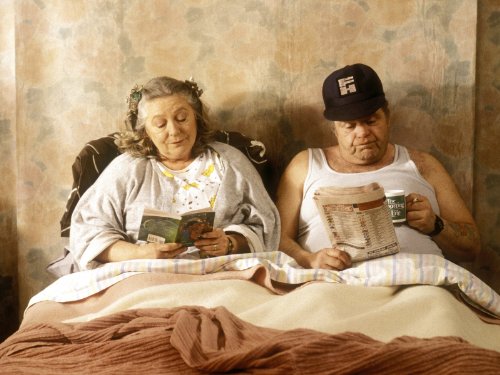 Still of Judy Cornwell and Geoffrey Hughes in Keeping Up Appearances (1990)