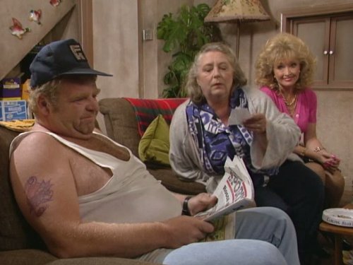 Still of Judy Cornwell, Geoffrey Hughes and Mary Millar in Keeping Up Appearances (1990)