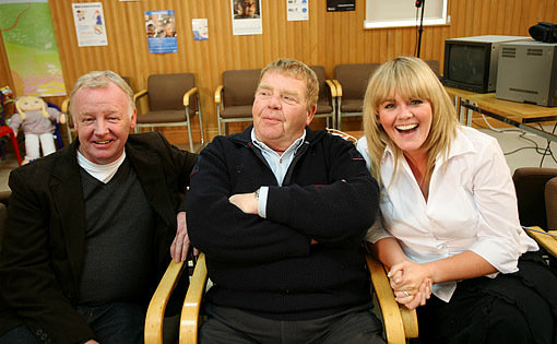 Actors Les Dennis, Geoffrey Hughes and Sally Lindsay relax during the filming of Waiting in Rhyme. A film by Martin Nigel Davey, Kevin Powis and Richard Lloyd.