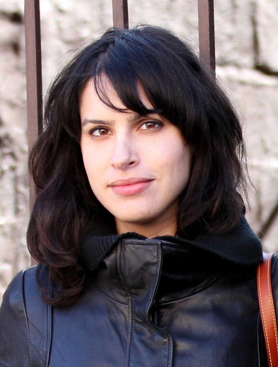 Still of Desiree Akhavan in Appropriate Behavior (2014)