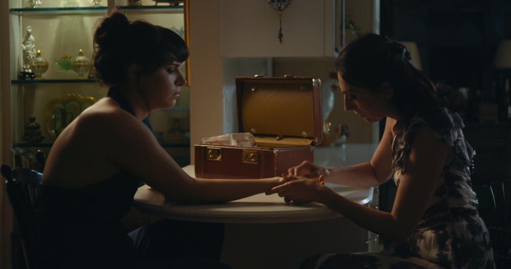 Still of Rebecca Henderson and Desiree Akhavan in Appropriate Behavior (2014)