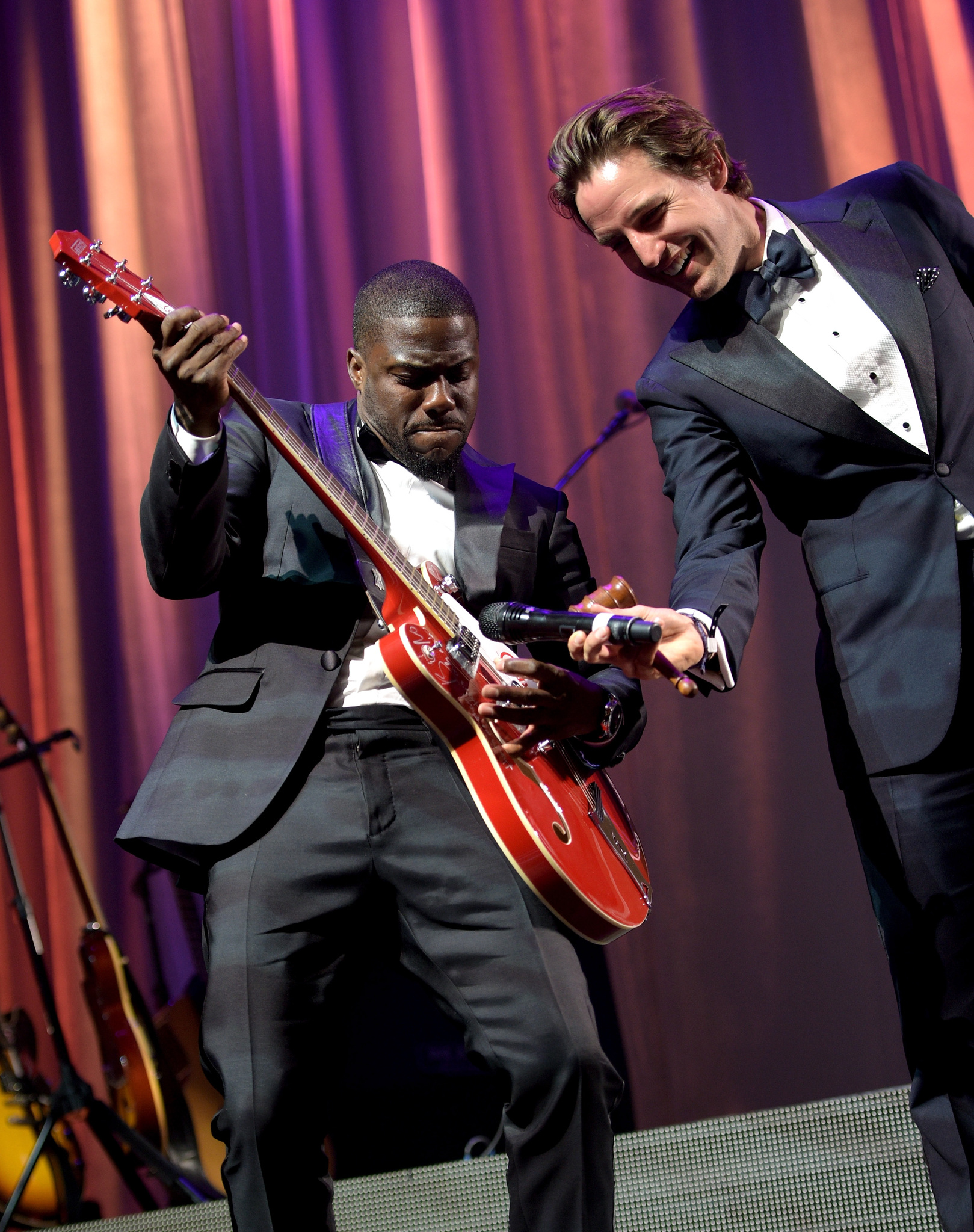 Kevin Hart, Music and Jason Kempin at event of Music (2010)