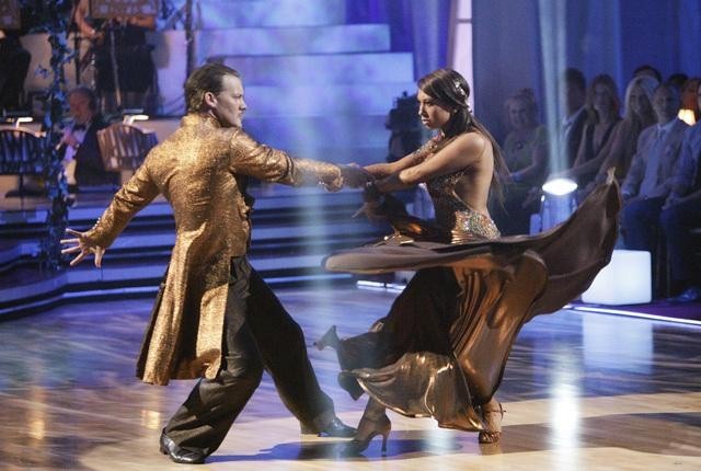 Still of Chris Jericho and Cheryl Burke in Dancing with the Stars (2005)