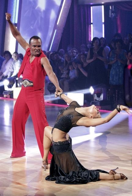 Still of Sugar Ray Leonard and Anna Trebunskaya in Dancing with the Stars (2005)